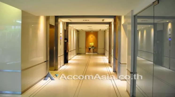 4  Office Space For Rent in Ploenchit ,Bangkok BTS Chitlom at Piya Place AA10730